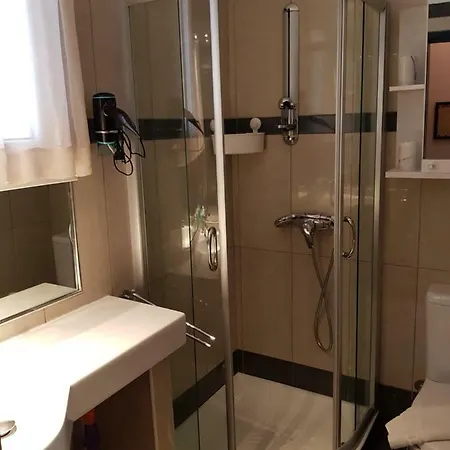 Archontou Nyaraló *